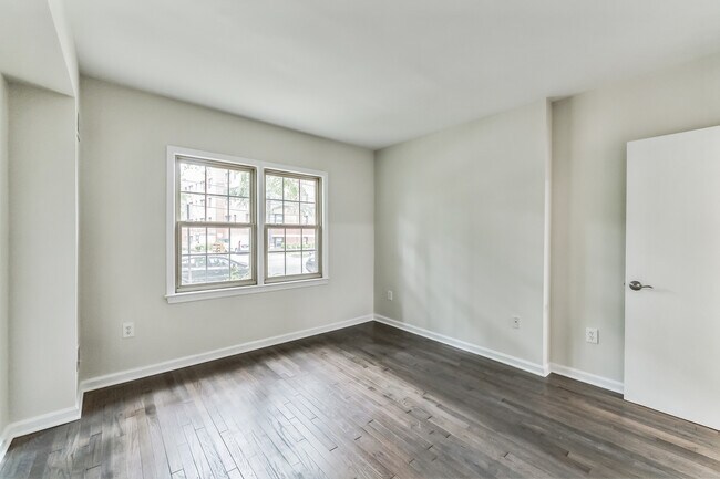 Foto del edificio - 4513 1/2 MacArthur Blvd NW