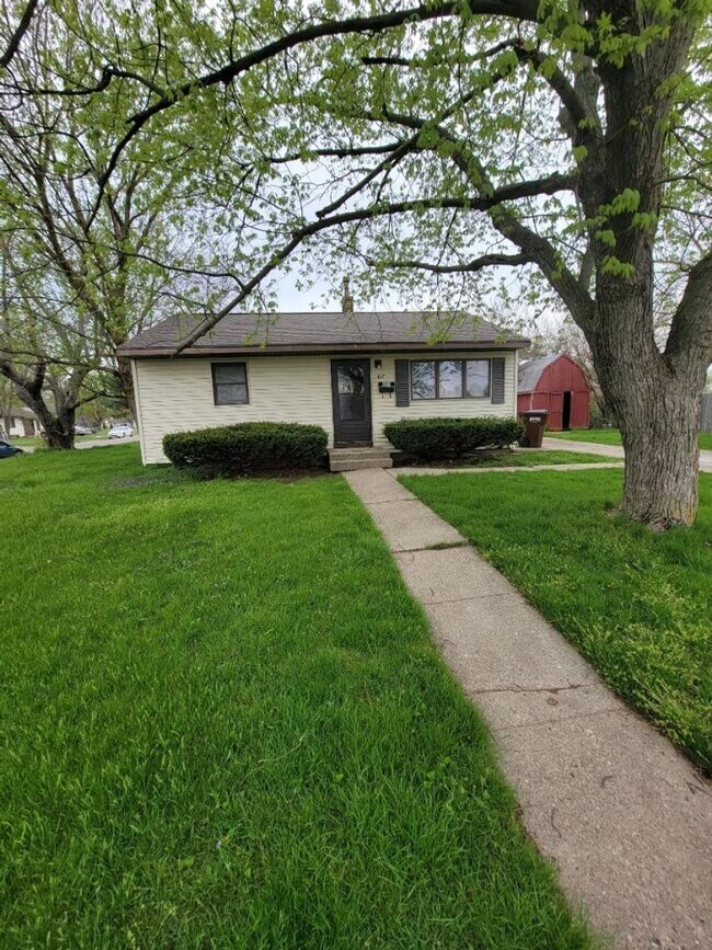 Foto del edificio - 2 Bedroom Ranch Home in Fairborn - Just Re...
