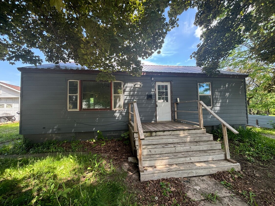 Primary Photo - 2 bedroom, 1 bathroom home