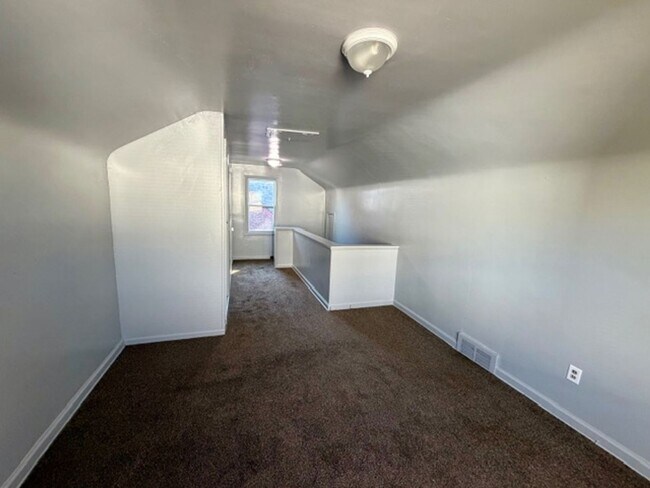 Foto del edificio - 3 Bedroom 1 1/2 Welcome Section 8