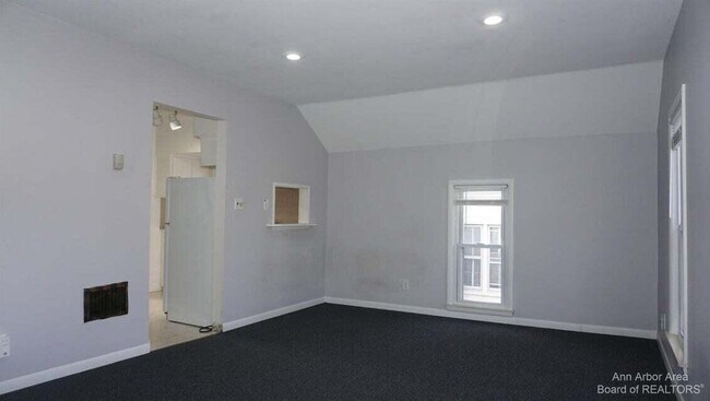 Foto del edificio - 207 W Henry St