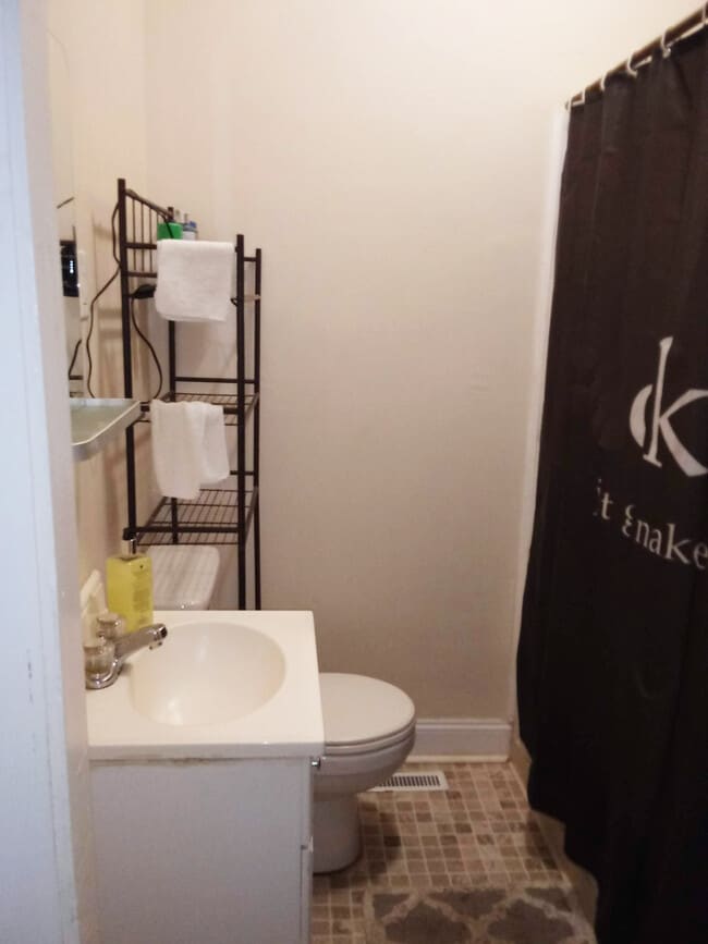 Bathroom - 2108 Parkwood Ave