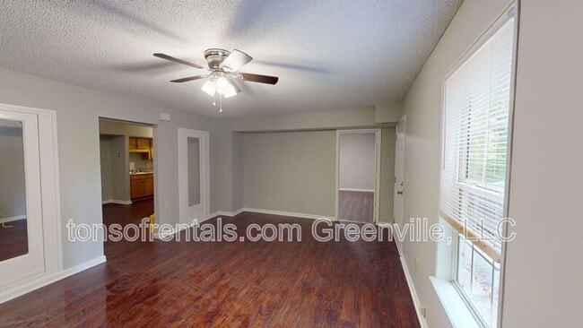 Building Photo - 210 B Laurelwood Drive