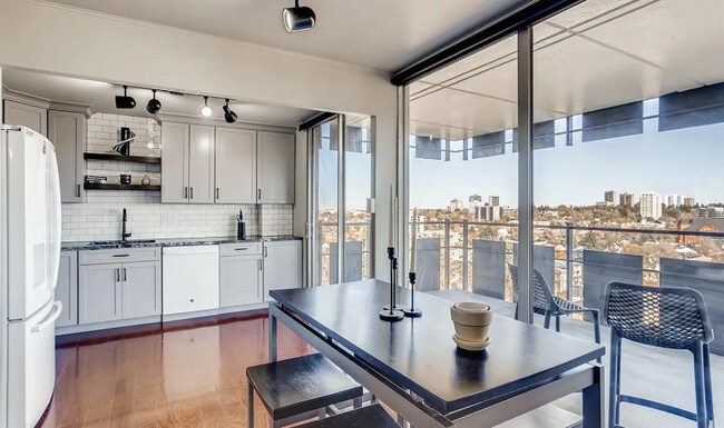 Foto del edificio - 790 N Washington St