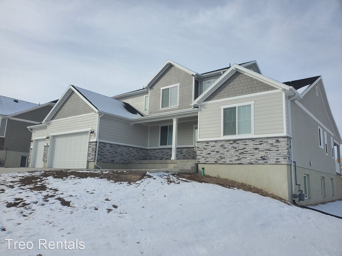 Primary Photo - 6 br, 4.5 bath House - 76 E Moorhen