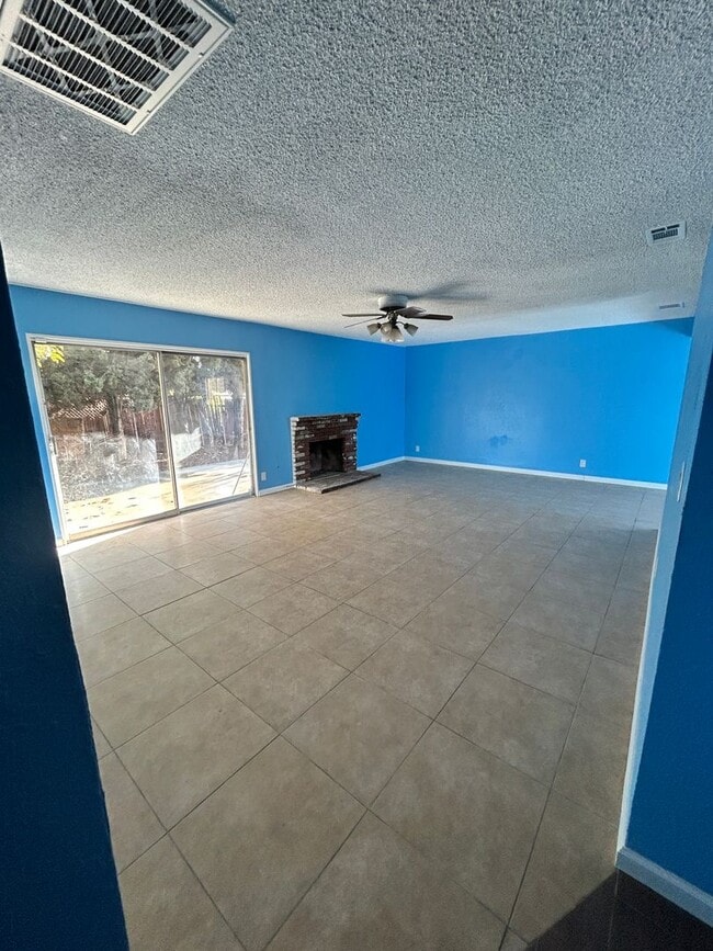 Building Photo - Single Story Home