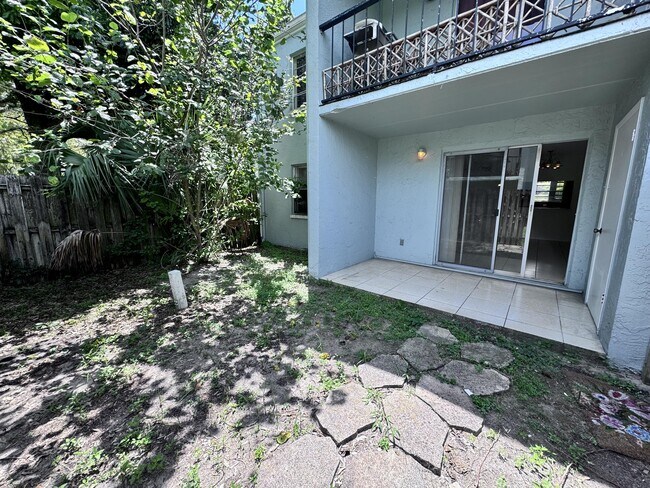 Building Photo - 2856 Somerset Park Dr