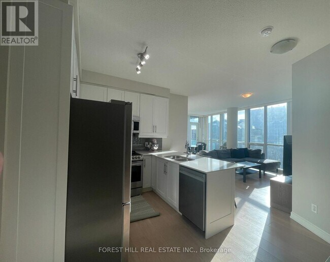 Building Photo - 33 Bay St.