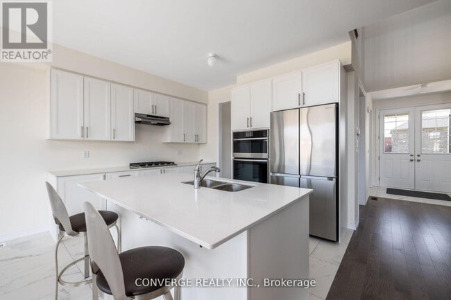 Building Photo - 11 Skyvue Cres