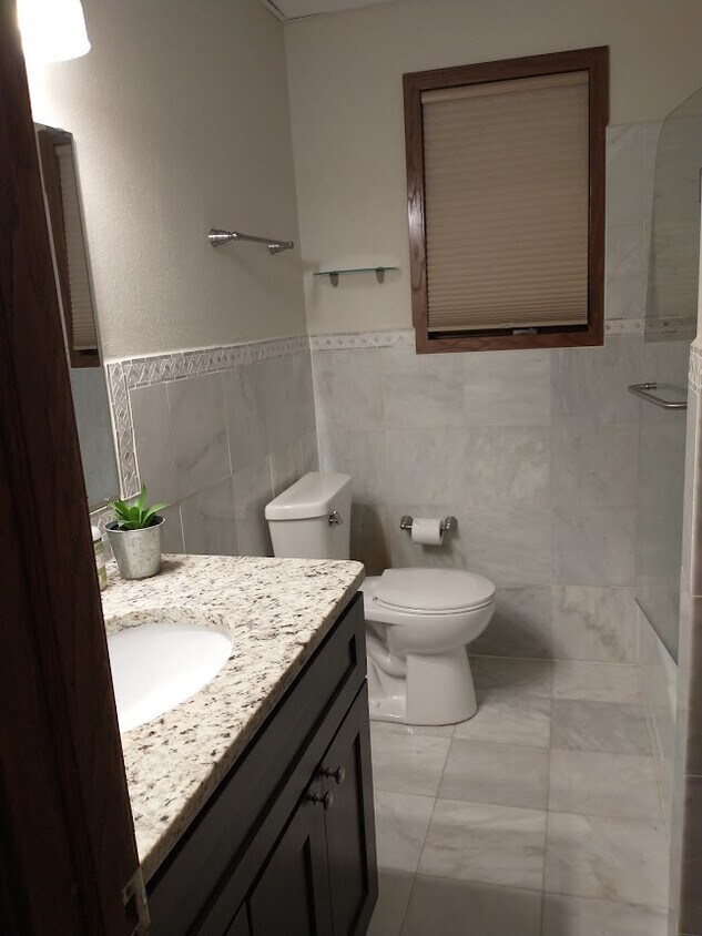 5322 Ingersoll Ave Unit B1, Des Moines, IA 50312 Condo for Rent in Des Moines, IA