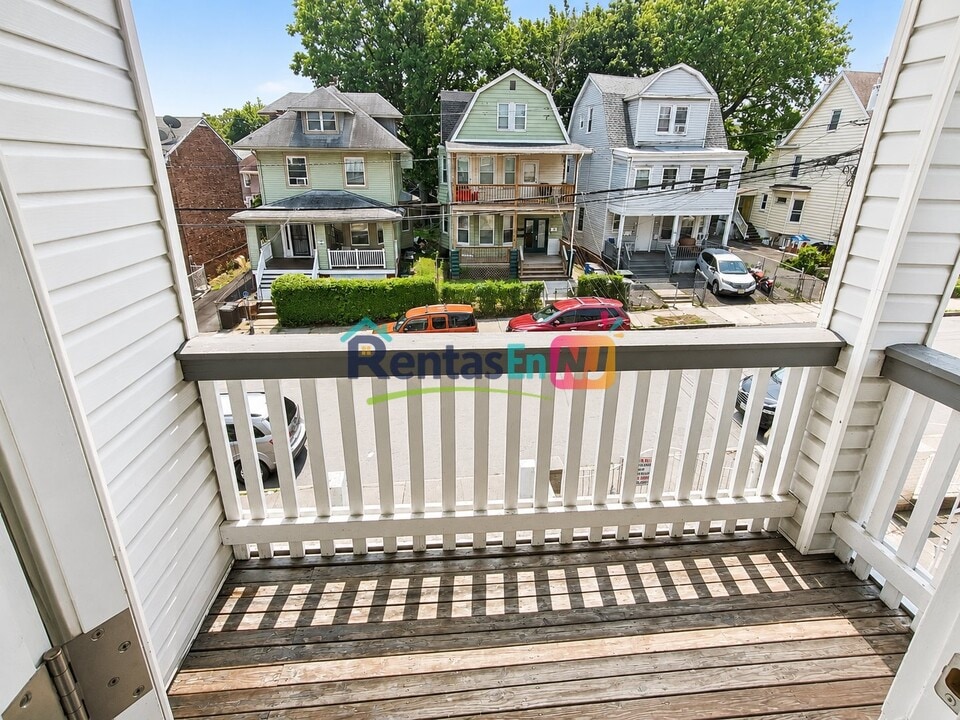 21 Eckert Ave #2 — photo 7 of 8