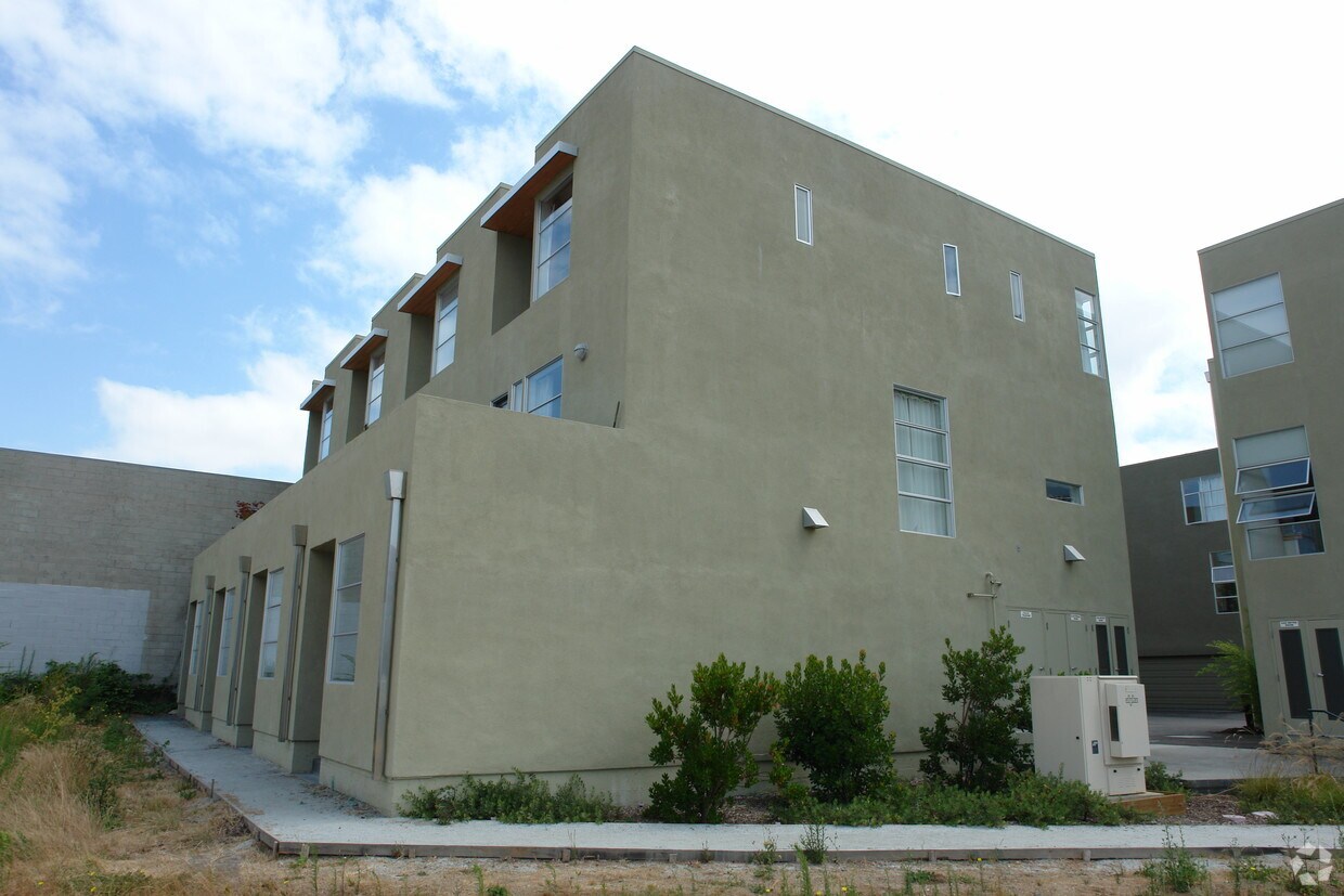 Primary Photo - 1336 Powell St
