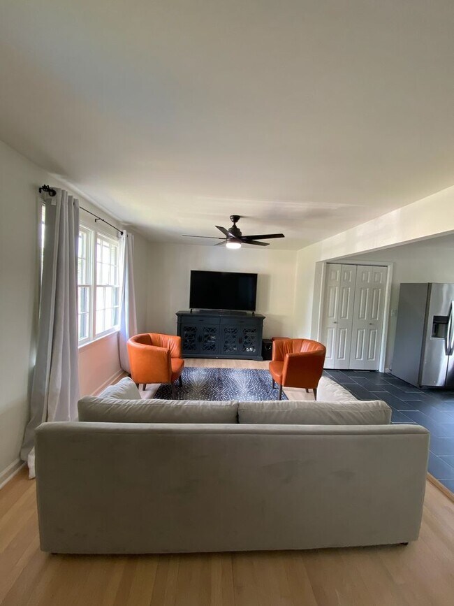 Foto del edificio - Charming 5 Bed, 3 Bath Home in the Heart o...