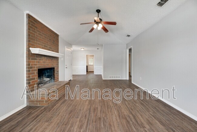 Foto del edificio - 2212 Windhurst Dr