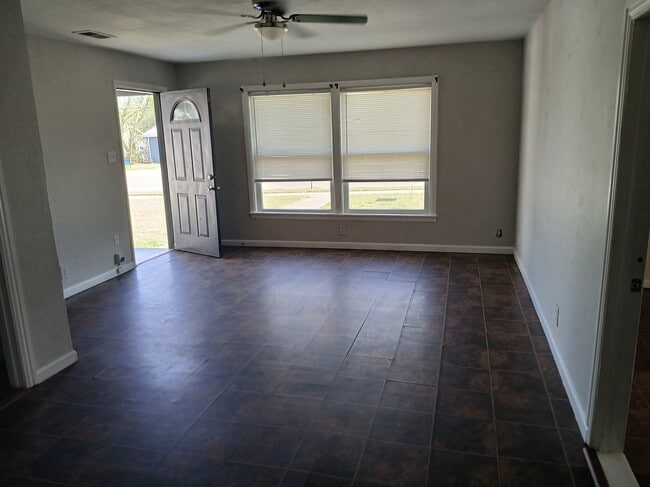 Building Photo - 1108 Poindexter Ave