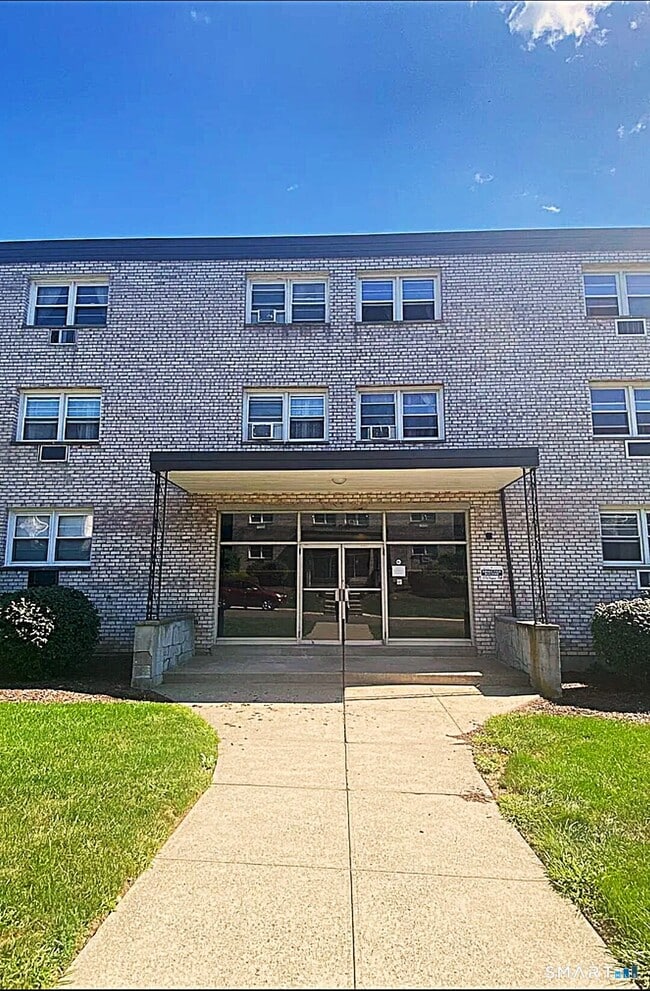 Building Photo - 308 Meadowside Rd