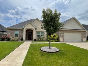 Building Photo - 1703 Sudbury Dr