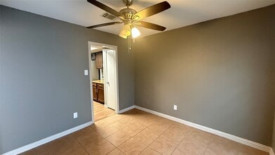 Building Photo - 8110 Streamside Dr