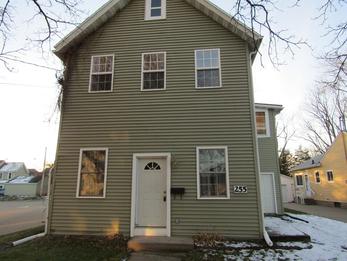 Primary Photo - 255 Holly St
