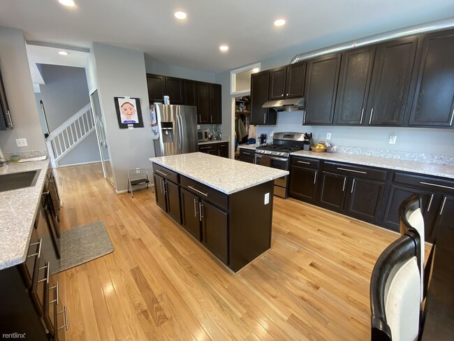 Building Photo - 3 br, 2.5 bath House - 5909 Villa France Ave