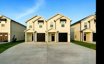 Building Photo - 3150 N Cleveland St