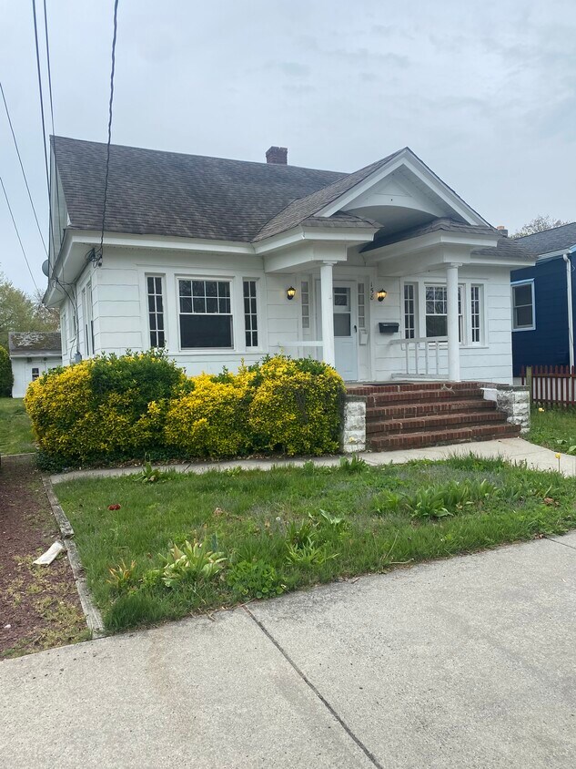 Primary Photo - 158 W Pierson Ave