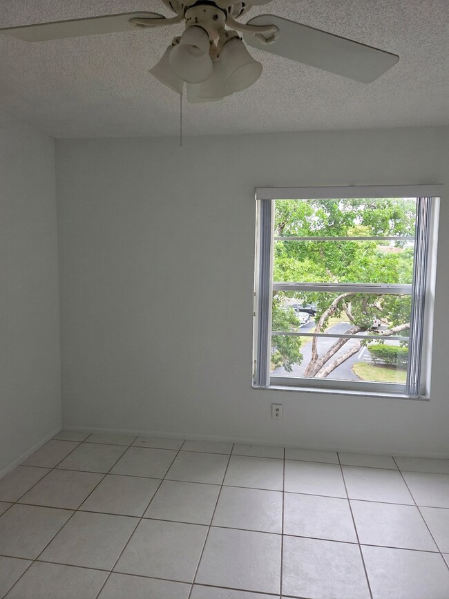 Foto del edificio - 450 NW 20th St