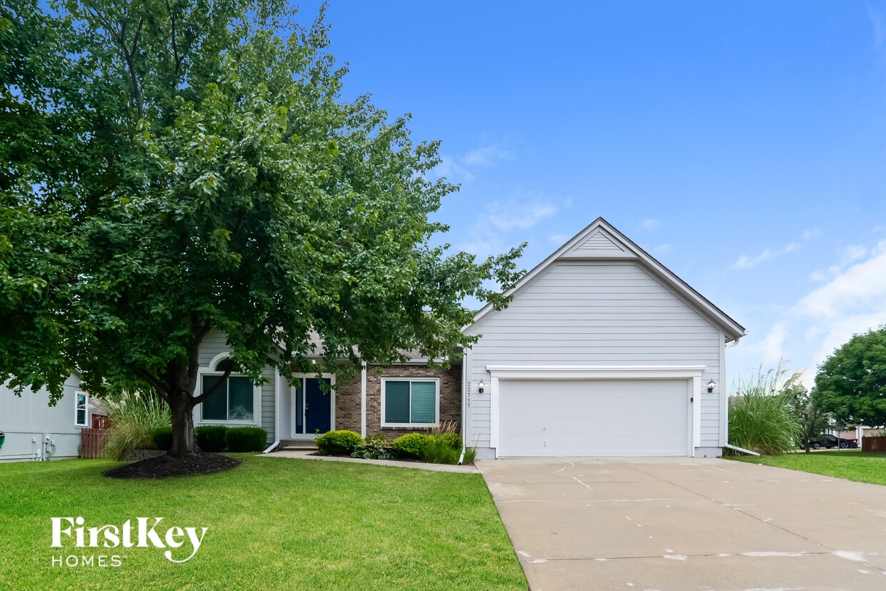 Foto principal - 22717 W 49th St