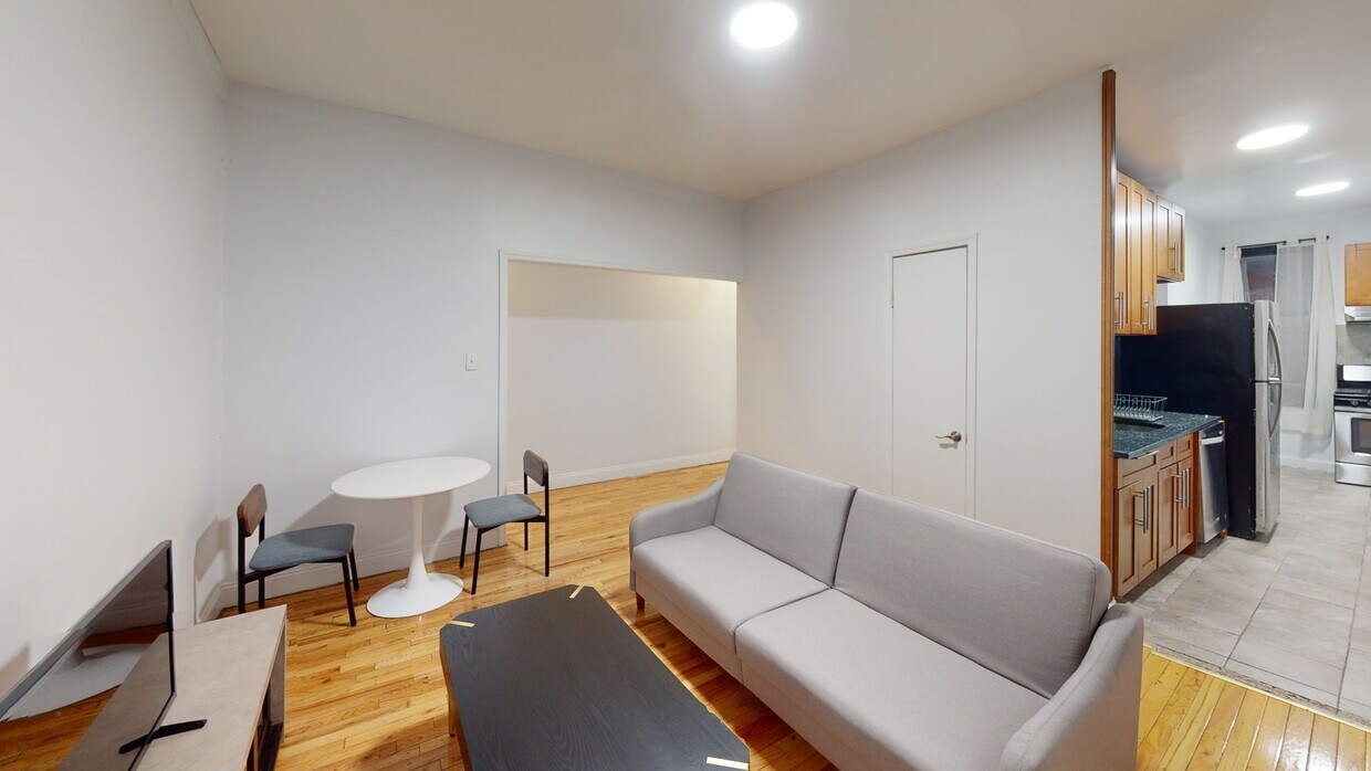 Photo - Private bedroom in 4 bed/1 bath Home