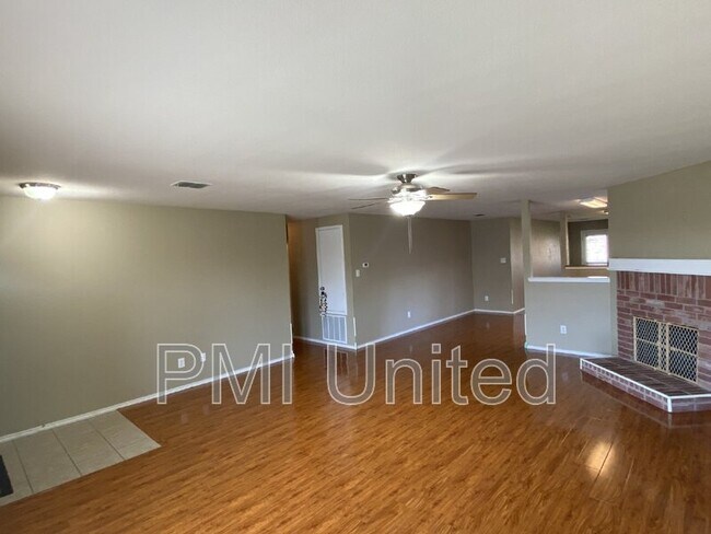 Foto del edificio - 6201 English Saddle Ln