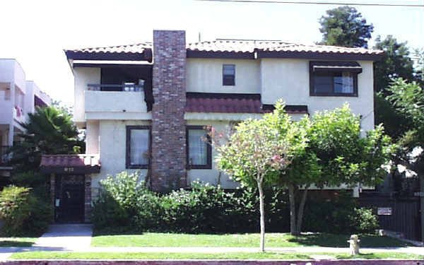 Primary Photo - 912 E Maple St