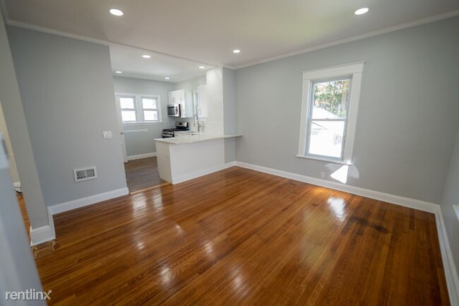 Building Photo - 4 br, 2.5 bath House - 91 Roosevelt Ave
