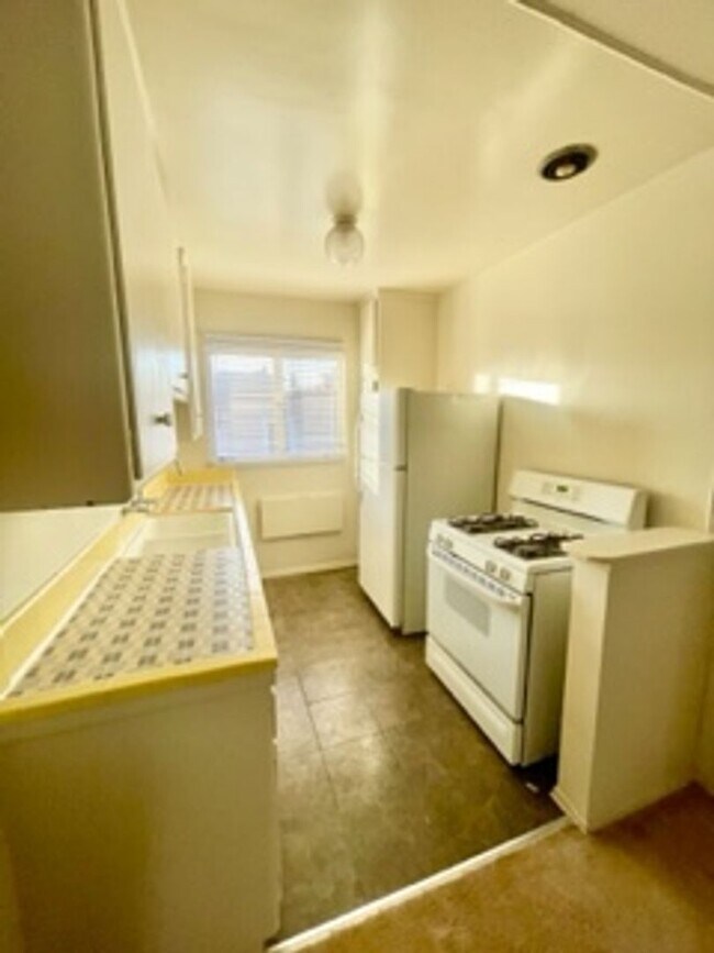 Foto del edificio - 974 Granville Ave