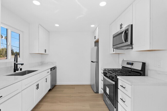 Foto del edificio - 4082-4084 Chamoune