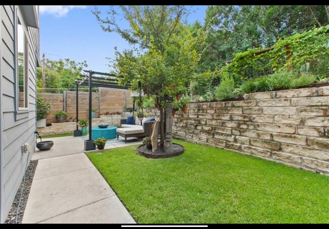 Foto del edificio - 705 N Bluff Dr