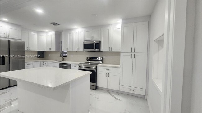 Foto del edificio - 10330 SW 35th St