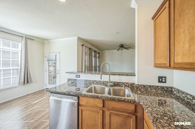 Building Photo - Charming 2BR Townhome in Broomfield