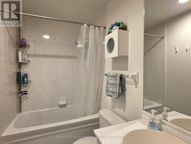 Building Photo - 410 Queens Quay W