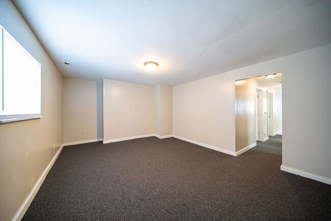 Building Photo - 1298 N 5th St