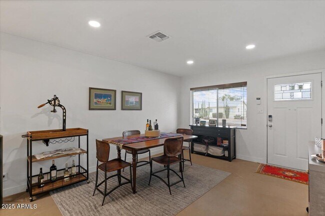 Building Photo - 2224 E Sells Dr