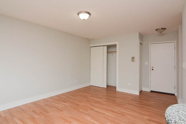 Building Photo - 699 Elm Pl