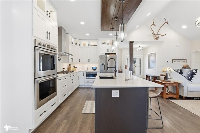 Building Photo - LONG TERM LUXURY RENTAL