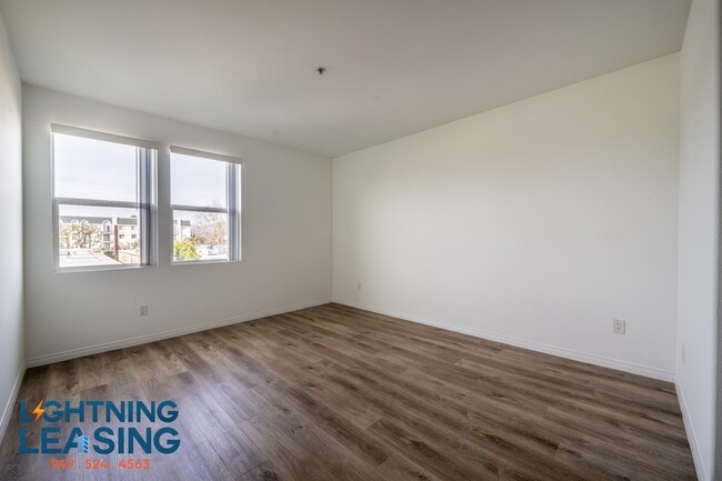 Building Photo - Stylish and Contemporary Two-Bedroom Retre...