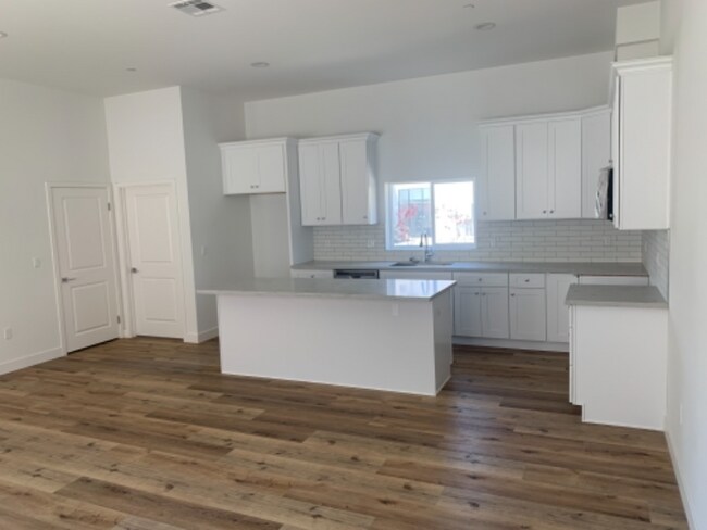 Building Photo - 4243 Mammoth Ave