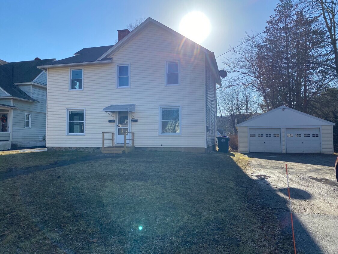 Primary Photo - 435 Migeon Ave