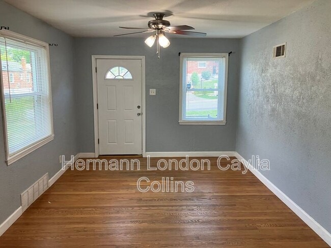 Building Photo - 3673 Park Lawn Dr