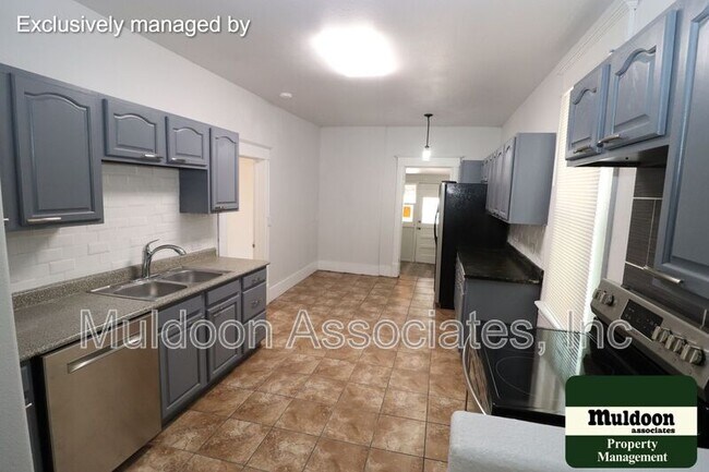 Foto del edificio - 904 E B St