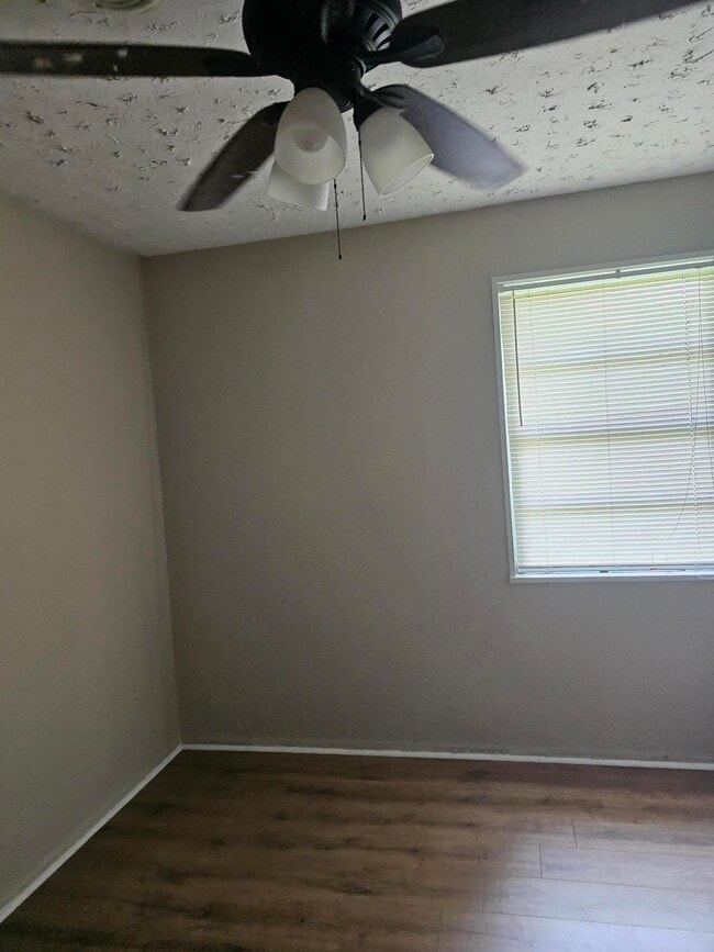 Building Photo - 641 Yates St NE