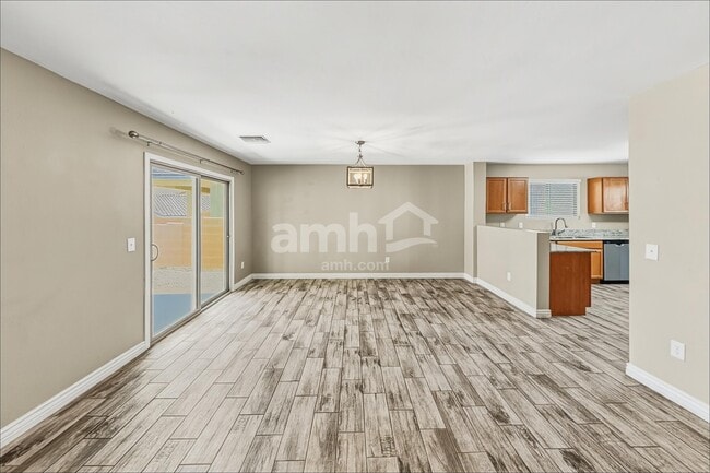 Building Photo - 8933 N Country Cove Tr