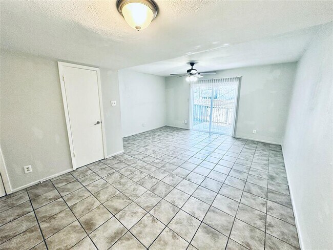 Foto del edificio - 3822 Southway Dr